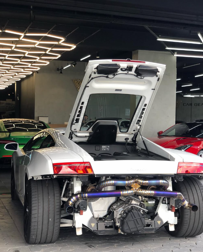 Frame do vídeo de escapamento Elite Exhaust