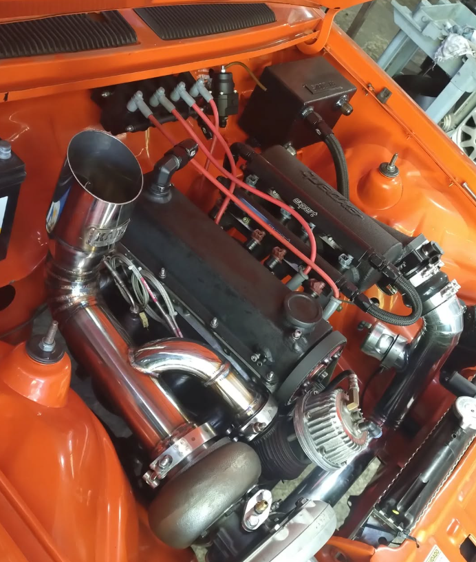 Detalhe de midpipe e ponteira em inox Elite Exhaust